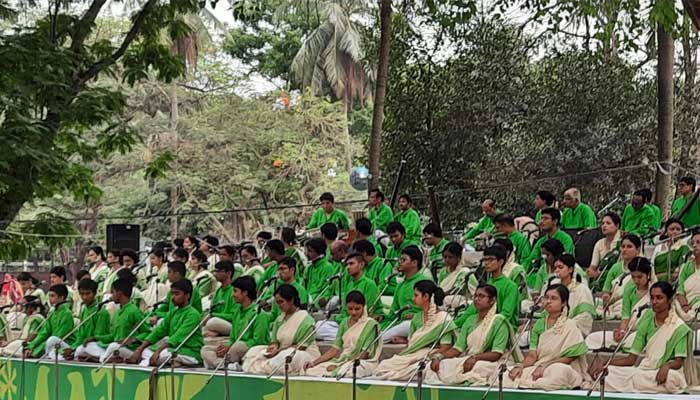 সূর্যোদয়ের সঙ্গে রমনার বটমূলে ছায়ানটের বর্ষবরণ অনুষ্ঠান শুরু