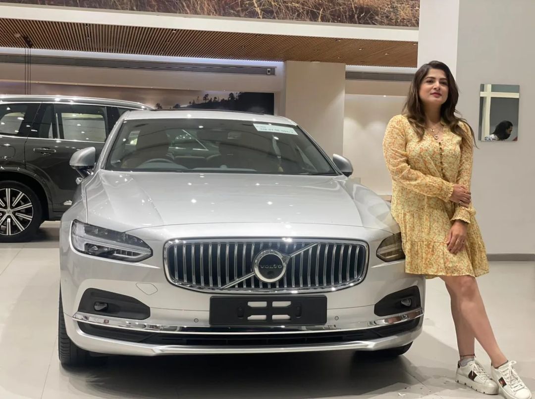 পরিবারে এলো নতুন সদস্য, খুশিতে আত্মহারা শ্রাবন্তী