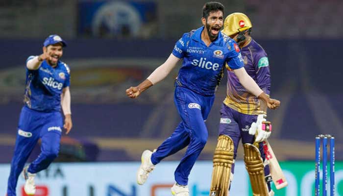 বুমরার ৫ উইকেটেও শেষ রক্ষা হলো না মুম্বইয়ের