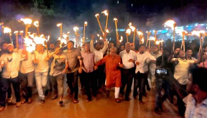 বিএনপির মশাল মিছিল থেকে গাড়ি ভাঙচুর, ১০ নেতাকর্মী আটক