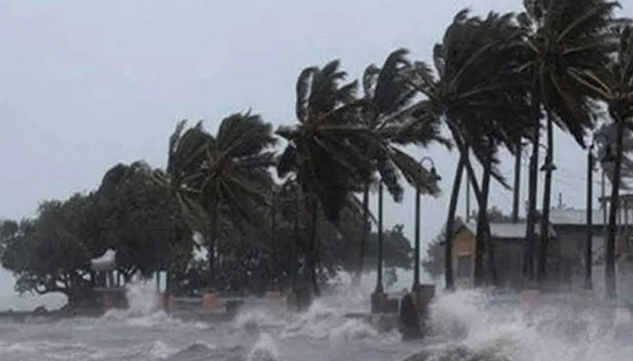 নিম্নচাপে ঘূর্ণিঝড় অশনি, সমুদ্রবন্দরে ২ নম্বর সর্তকতা