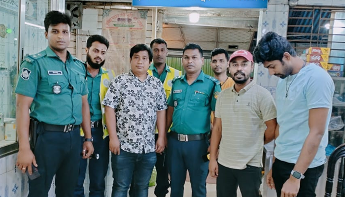 ৯৯৯ এ কল করে প্রাণে বাঁচলেন চলচ্চিত্র নির্মাতা ও অভিনেতারা