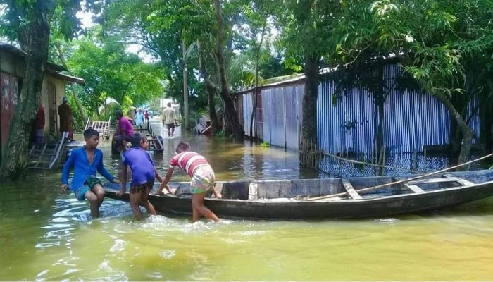 শান্তিগঞ্জে বন্যা পরিস্থিতির চরম অবনতি, পানিতে ভাসছে গ্রাম