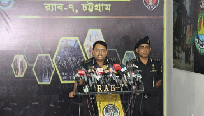 পুলিশ সদস্যের কবজি কাটা কবির চিহ্নিত সন্ত্রাসী: র‌্যাব