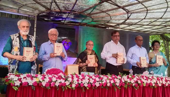 নজরুল পুরস্কার পেলেন অধ্যাপক সিরাজুল ইসলাম চৌধুরী