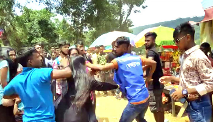 জাফলংয়ে স্বেচ্ছাসেবকদের হাতে পর্যটকরা লাঞ্ছিত, নারী-শিশুসহ আহত ৫
