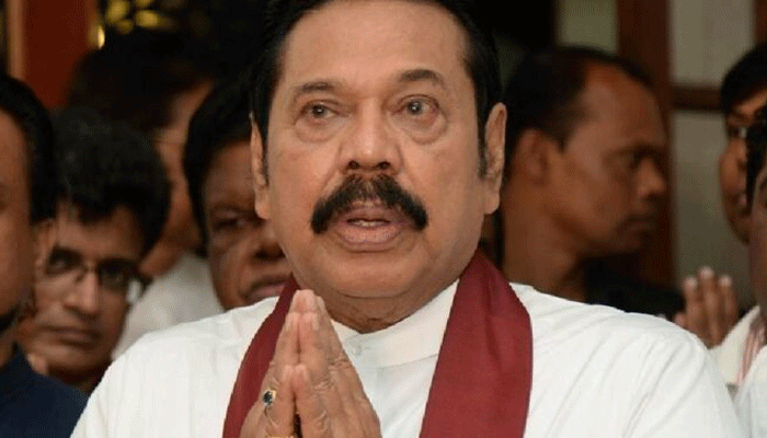 প্রাণ বাঁচাতে সপরিবারে নৌ-ঘাঁটিতে মাহিন্দা রাজাপাকসে