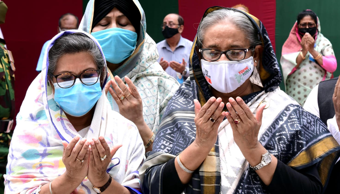 জাতির পিতার সমাধিতে প্রধানমন্ত্রীর শ্রদ্ধা