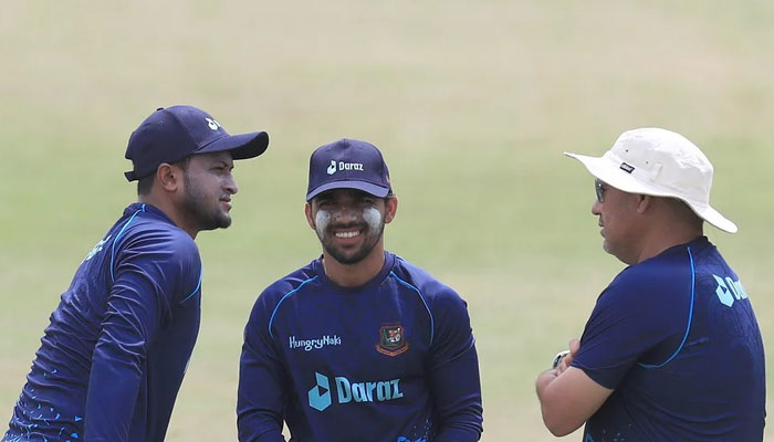 খেলছেন সাকিব, ব্যাটিংয়ে মুগ্ধ ডমিঙ্গো-মুমিনুল