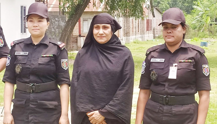 নরসিংদী রেলস্টেশনে তরুণীকে হেনস্তাকারী সেই নারী গ্রেপ্তার