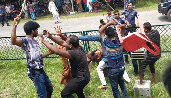মেহেরপুরের মুজিবনগরে আওয়ামী লীগের সম্মেলনে দুই পক্ষের সংঘর্ষ