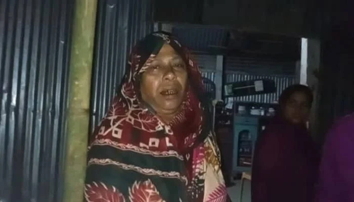 ছেলের প্রেমের বলি মা, পেট্রল ঢেলে আগুন