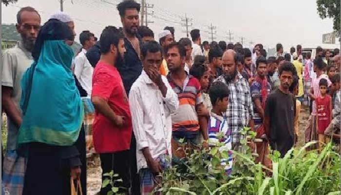 রায়পুরায় ট্রেনের ধাক্কায় পিকআপের ৩ আরোহী নিহত