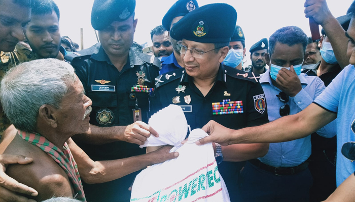 বন্যায় দুর্দশাগ্রস্ত মানুষের পাশে আছি: র্যাবের মহাপরিচালক