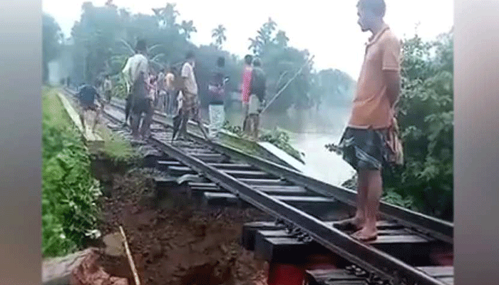 বন্যায় সেতুর মাটি ধসে নেত্রকোণার রেল যোগাযোগ বিচ্ছিন্ন