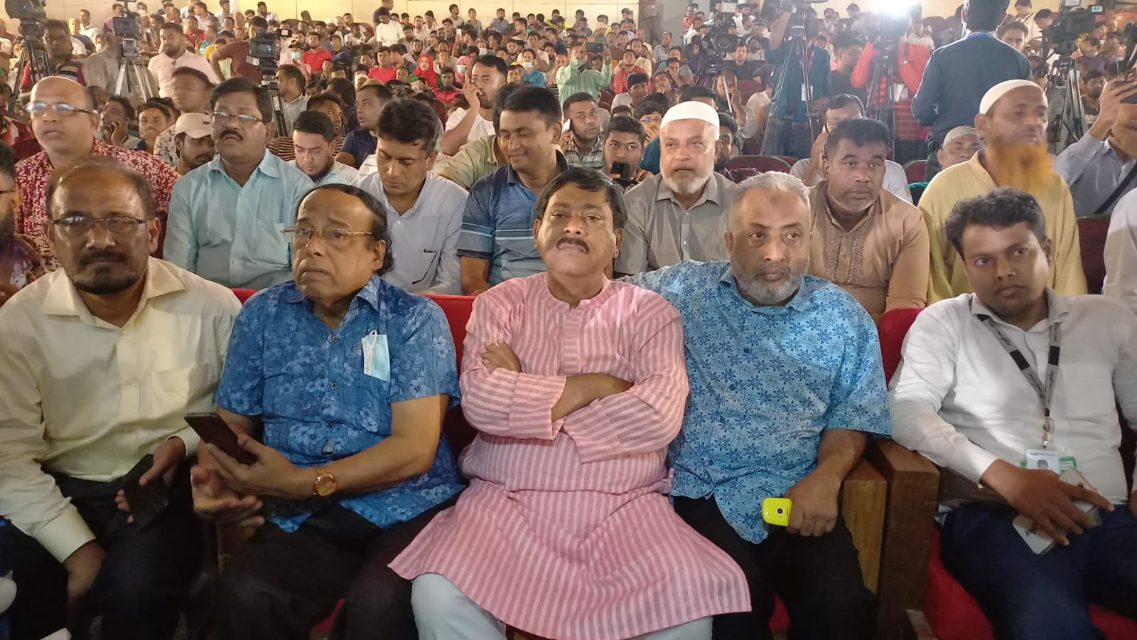 হাড্ডাহাড্ডি লড়াইয়ে কুমিল্লার মেয়র নৌকার রিফাত