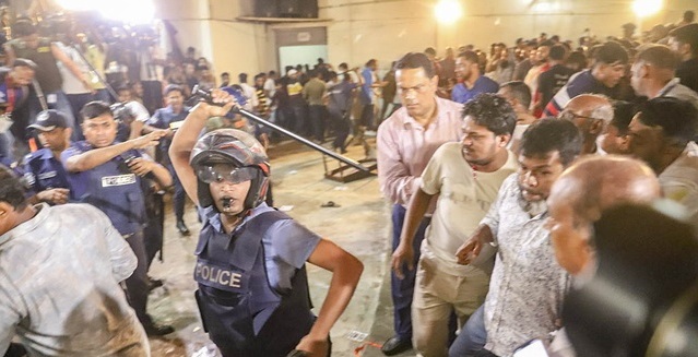হাড্ডাহাড্ডি লড়াইয়ে কুমিল্লার মেয়র নৌকার রিফাত