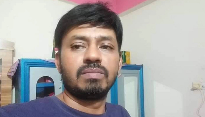 সাভারে শিক্ষককে স্ট্যাম্প দিয়ে পিটিয়ে হত্যা করল শিক্ষার্থী