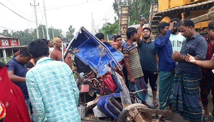রাজবাড়ীতে সড়ক দুর্ঘটনায় একই পরিবারের ৬ জনসহ নিহত ৭