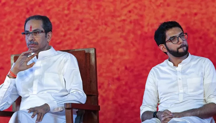 মহারাষ্ট্রের মুখ্যমন্ত্রীর পদত্যাগ, পতনের মুখে শিবসেনা জোট সরকার