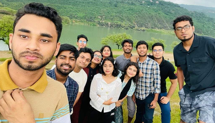 সুনামগঞ্জে আটকা পড়া ঢাবির ২১ শিক্ষার্থী উদ্ধার