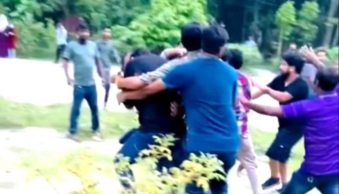 তিশা-ফারহানের নাটকের শুটিংয়ে বখাটেদের হামলা