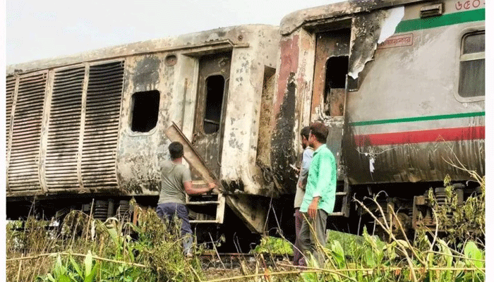পারাবত ট্রেনে আগুন: ৪ ঘণ্টা পর সিলেটে রেল যোগাযোগ স্বাভাবিক