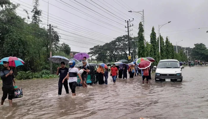 বিল চেয়ে বানভাসিদের কাছে পল্লী বিদ্যুতের মাইকিং