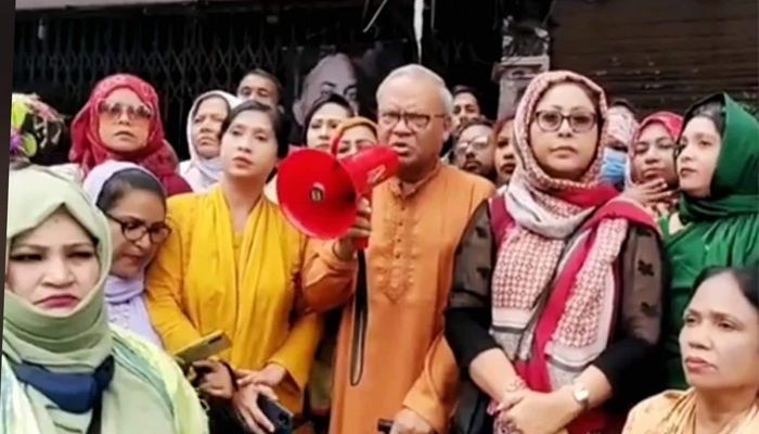 মানুষ পুড়ছে, সরকার গ্যাসের দাম বাড়াচ্ছে: রিজভী