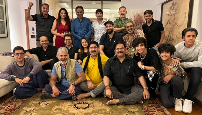 ২১ বছর পূর্ণ করল আমিরের ‘লগন’, উদযাপনেও চমক