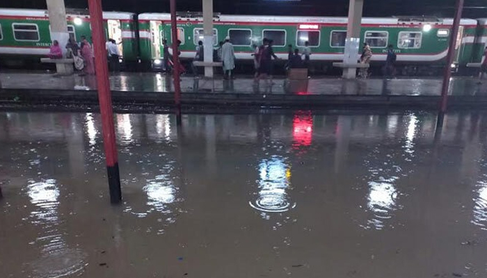 সিলেট থেকে বিমানের পর এবার ট্রেন, বাসও বন্ধ