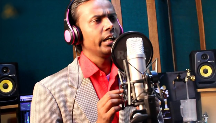 রবীন্দ্র সঙ্গীত গেয়ে ক্ষোভের মুখে হিরো আলম, বললেন শখে গেয়েছি!