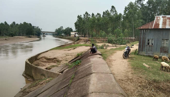 সোমেশ্বরী নদীর বেড়িবাধেঁ ভাঙন