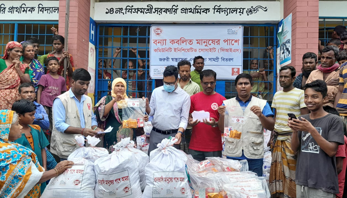 বন্যার্তদের স্বাস্থ্যসেবাসহ ত্রাণ দিচ্ছে ডিসিএইচ ট্রাস্ট