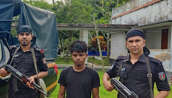 ডিমের খাঁচায় ছয় লাখ টাকার গাঁজা