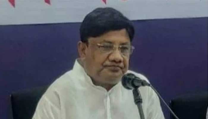 কোটি টাকা পাওনা, ক্ষোভে গায়ে আগুন সাবেক ছাত্রলীগ নেতার