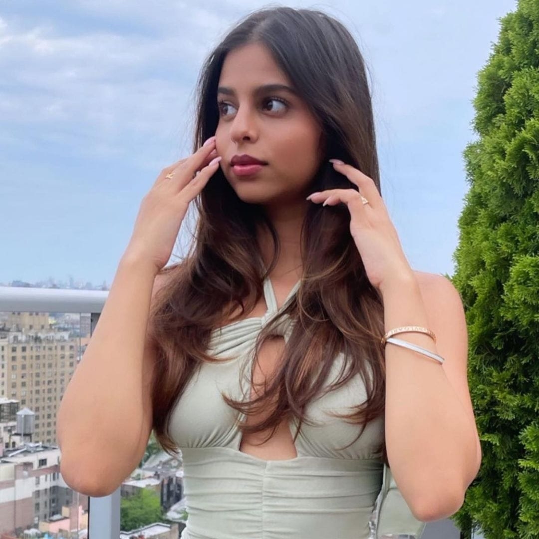 সুহানা: ওই নতুনের কেতন ওড়ে