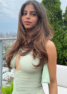 সুহানা: ওই নতুনের কেতন ওড়ে