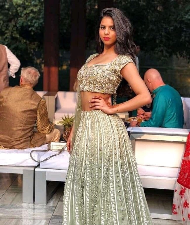 সুহানা: ওই নতুনের কেতন ওড়ে