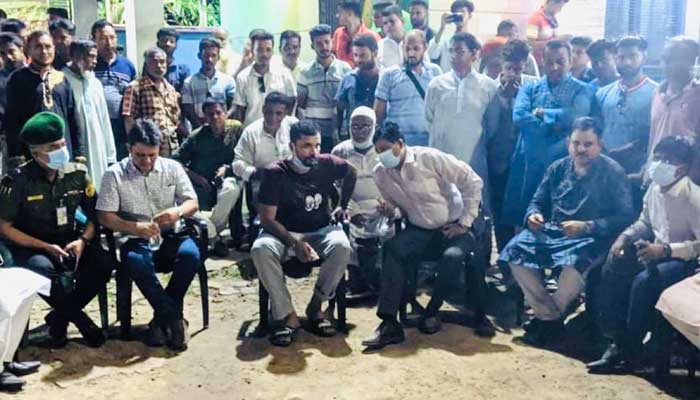 ‘আমার সঙ্গে লড়াই করুন, মানুষকে শান্তিতে থাকতে দিন’