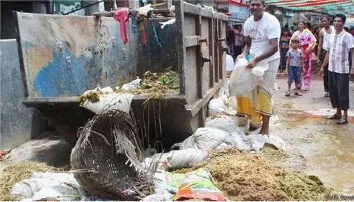 যত্রতত্র কোরবানি: বর্জ্য অপসারণে হিমসিম দু’সিটির