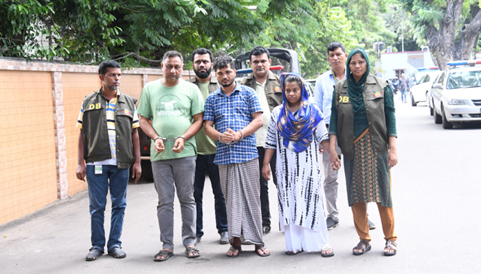 চাকরির ভুয়া বিজ্ঞপ্তি দিয়ে ১৯ লাখ টাকা হাতিয়ে নেয় চক্রটি