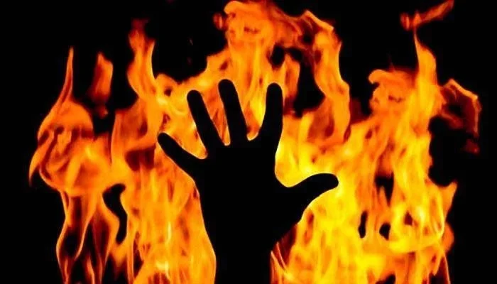কোটি টাকা পাওনা, ক্ষোভে গায়ে আগুন সাবেক ছাত্রলীগ নেতার