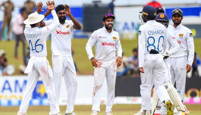 শ্রীলঙ্কার ঘূর্ণিতে কুপোকাত পাকিস্তান