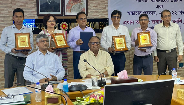 সততার সঙ্গে প্রত্যাশিত সেবা নিশ্চিত করতে হবে: বাণিজ্যমন্ত্রী