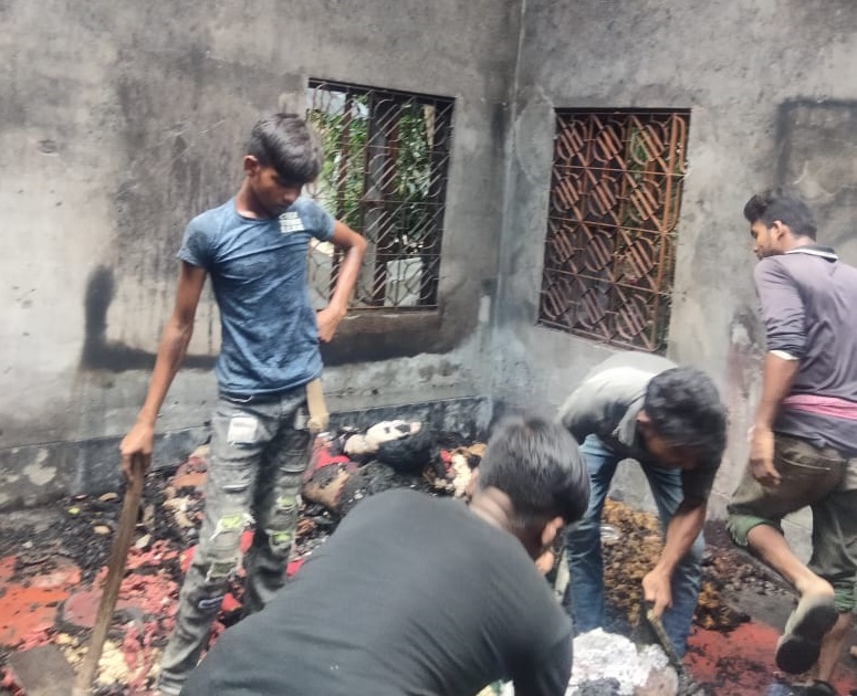 নড়াইলে হিন্দু বাড়িতে হামলা-লুটপাট পূর্বপরিকল্পিত