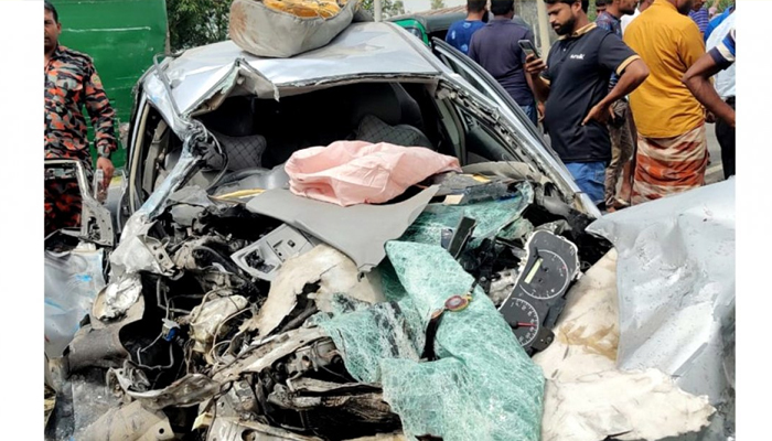 প্রাইভেটকারের সঙ্গে পিকআপের সংঘর্ষ, বাবা-ছেলেসহ নিহত ৪