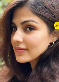 সুশান্তকে নেশার জগতে আনেন বলিউড অভিনেত্রী রিয়া চক্রবর্তী!