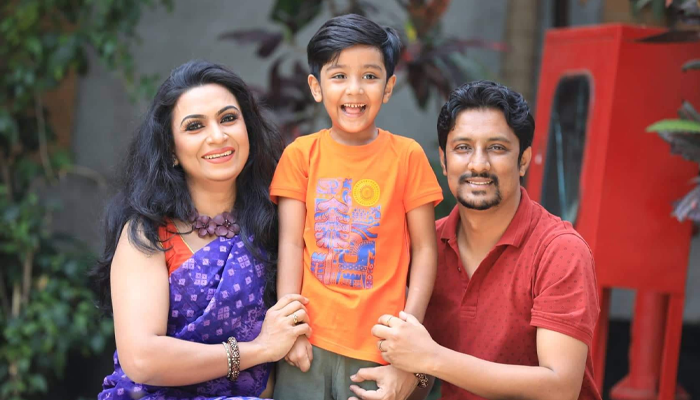 ছেলেকে নিয়ে অভিনয়ে ফারজানা ছবি