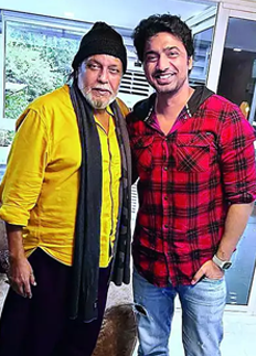 প্রথমবার বাবা-ছেলে চরিত্রে মিঠুন ও দেব